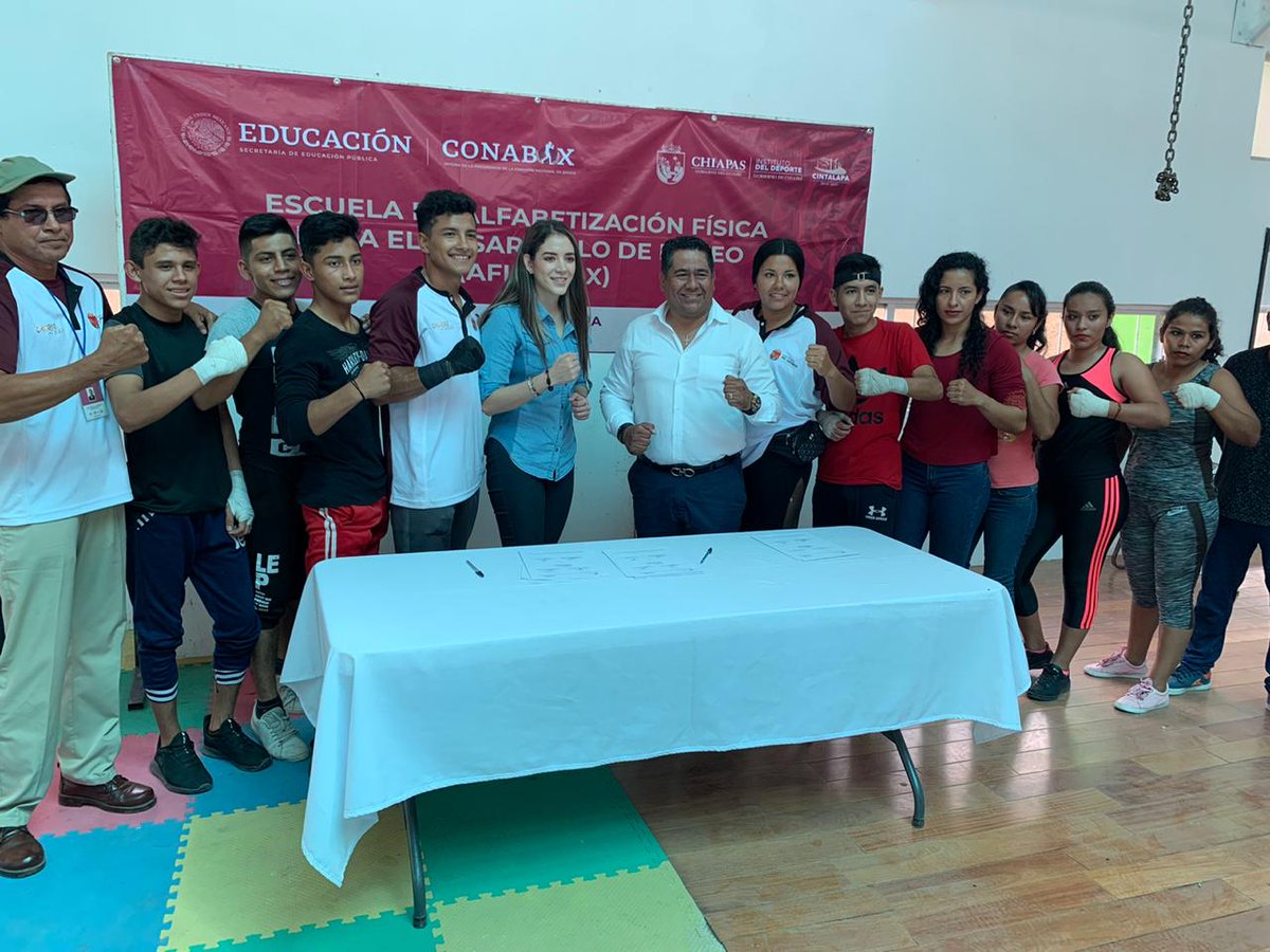 taniaroblesv's tweet photo. Hoy estuvimos en Cintalapa dando un recorrido por el gimnasio de box municipal para darle seguimiento al programa federal #CONABOX mediante el cual se están beneficiando atletas y entrenadores. Gracias al comisionado @MiguelTorrucoG por el apoyo brindado a Chiapas. https://t.co/LdSb7coUFp