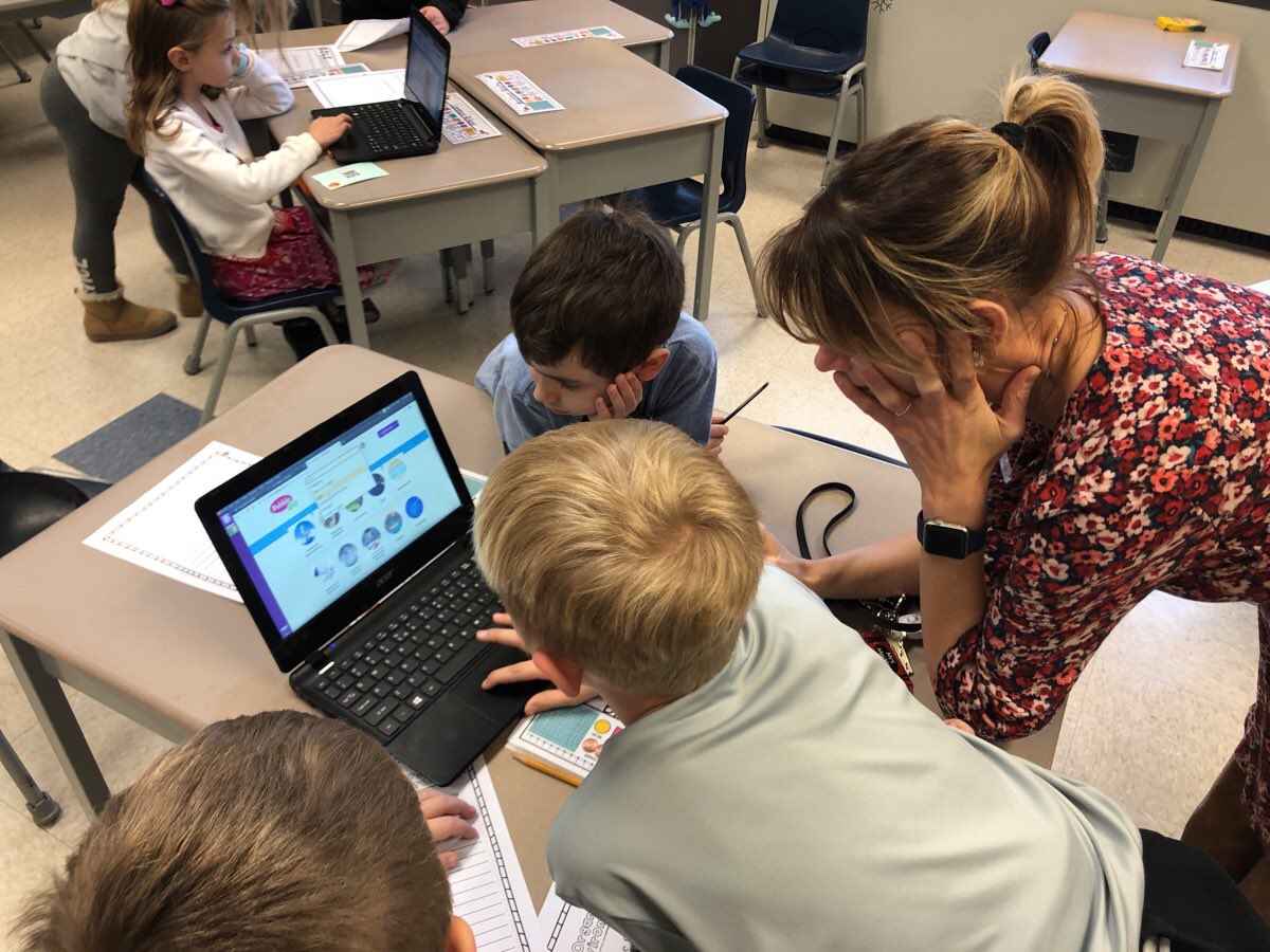 ewitt43's tweet photo. 1st SS are complying their first @StartSOLE. I was a little nervous but they are doing amazing job investigating their question. PebbleGo has helped with this portion of the lesson. #swexcellence #phpackers https://t.co/iS0qzbLumU