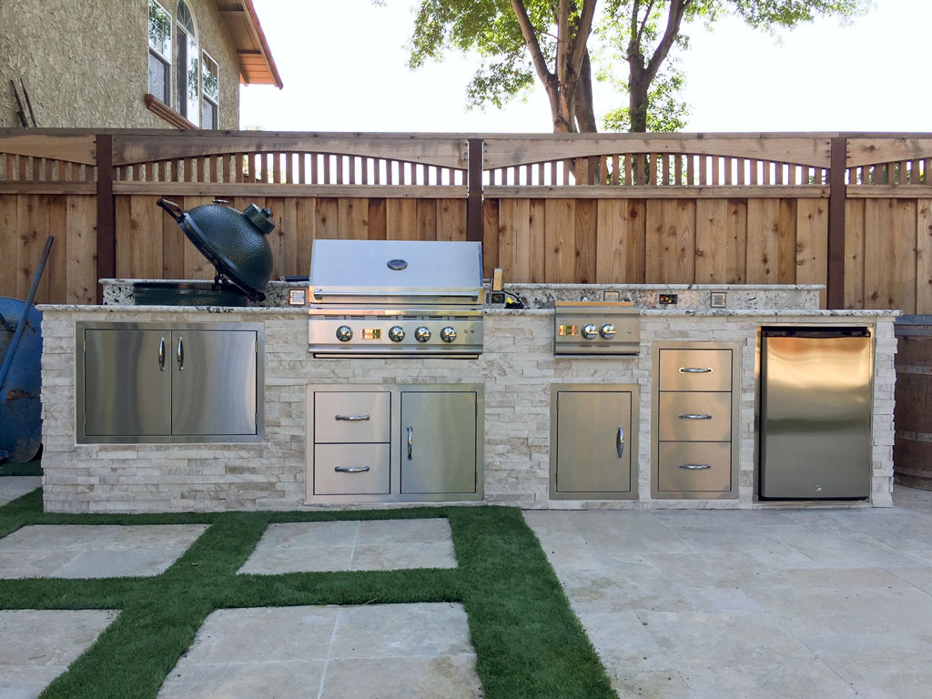 uokitchen's tweet photo. Everyone has a slightly different idea of the perfect outdoor kitchen. What's yours? https://t.co/DM1ddrlwUK #outdoorkitchen #outdoorkitchendesign #outdoorkitchens https://t.co/XFh6vqrQKO