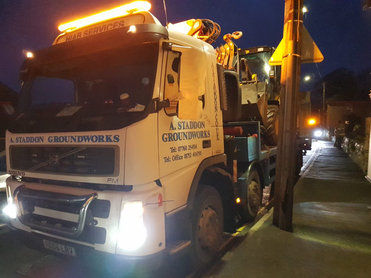 staddonground's tweet photo. Broken down? Need some assistance moving your plant or equipment?

A Staddon Groundworks can move you safely and quickly! Just like we did for someone this evening! 👷‍♂️ Useful to know, when you need us! 👍

#useful #breakdown #hiab #hiabhireplymouth #flatbedhireplymouth #flatbed https://t.co/h5ry0f6GwH