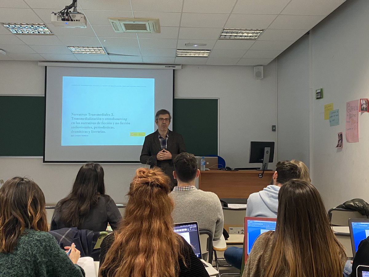 iArtHislab's tweet photo. Una tarde super interesante escuchando a @elquellegatarde, seguido de un debate muy fluido con los alumnos/as del @MdscaUma en torno a nuevas posibles formas de relato digital y narrativas transmediales @airun72 @iArtHislab #TransUMA https://t.co/Wiw4kDWsSd