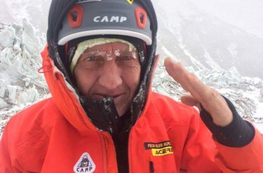 PakMountainNews's tweet photo. Denis Urubko praises #Pakistan for having real mountaineering culture after his unpredictable rescue from ongoing #broadpeak #winterexpedition

#BPK2winter #karakoram https://t.co/6naBbEJpSY