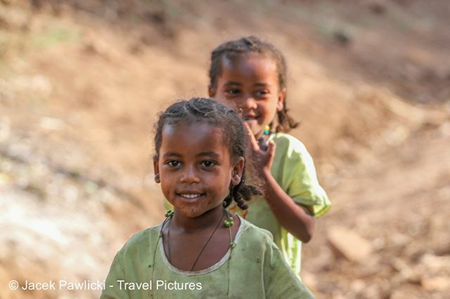 TuPawlicki's tweet photo. #aritribe #ari #africa #photography #portrait #portraitphotography #world #photography📷 #photooftheday #travelphography #worldcaptures #world #ethiopia🇪🇹 #ethiopia Ethiopia, Jinka, February 2012. Girls in Green https://t.co/TviucWQbnl