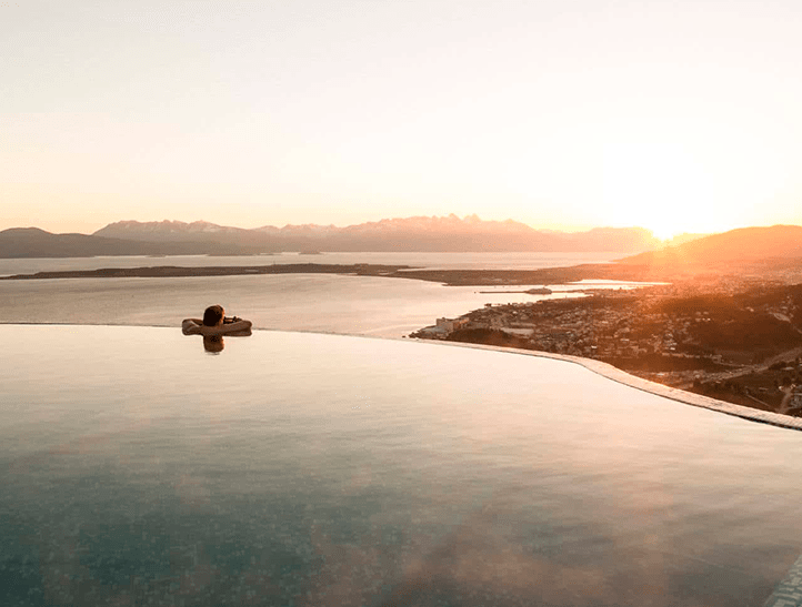 poptourarg's tweet photo. #HotelDeLaSemana 🛎🎖 #Arakur Resort &amp; Spa en #Ushuaia, #Argentina 🇦🇷
Emplazado en un entorno privilegiado, dentro de la Reserva Natural Cerro Alarkén, Arakur es mucho más que un hotel de lujo. Es una experiencia que dejará una impronta imborrable en la memoria de sus visitantes. https://t.co/qeqT6md2Yg