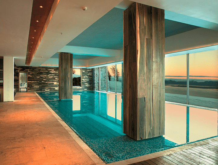 poptourarg's tweet photo. #HotelDeLaSemana 🛎🎖 #Arakur Resort &amp; Spa en #Ushuaia, #Argentina 🇦🇷
Emplazado en un entorno privilegiado, dentro de la Reserva Natural Cerro Alarkén, Arakur es mucho más que un hotel de lujo. Es una experiencia que dejará una impronta imborrable en la memoria de sus visitantes. https://t.co/qeqT6md2Yg