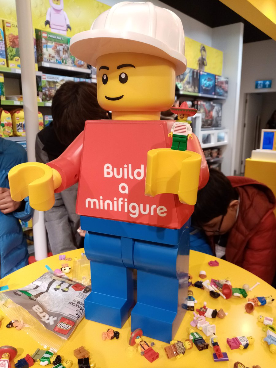 silentmodetv's tweet photo. The Shepherds Bush #LEGO store has a brand new #BuildAMini display!
I think the layout will make it easier to get to those elusive parts... but early indications show those pesky kids will still get in the way. https://t.co/rJ9F759oOE