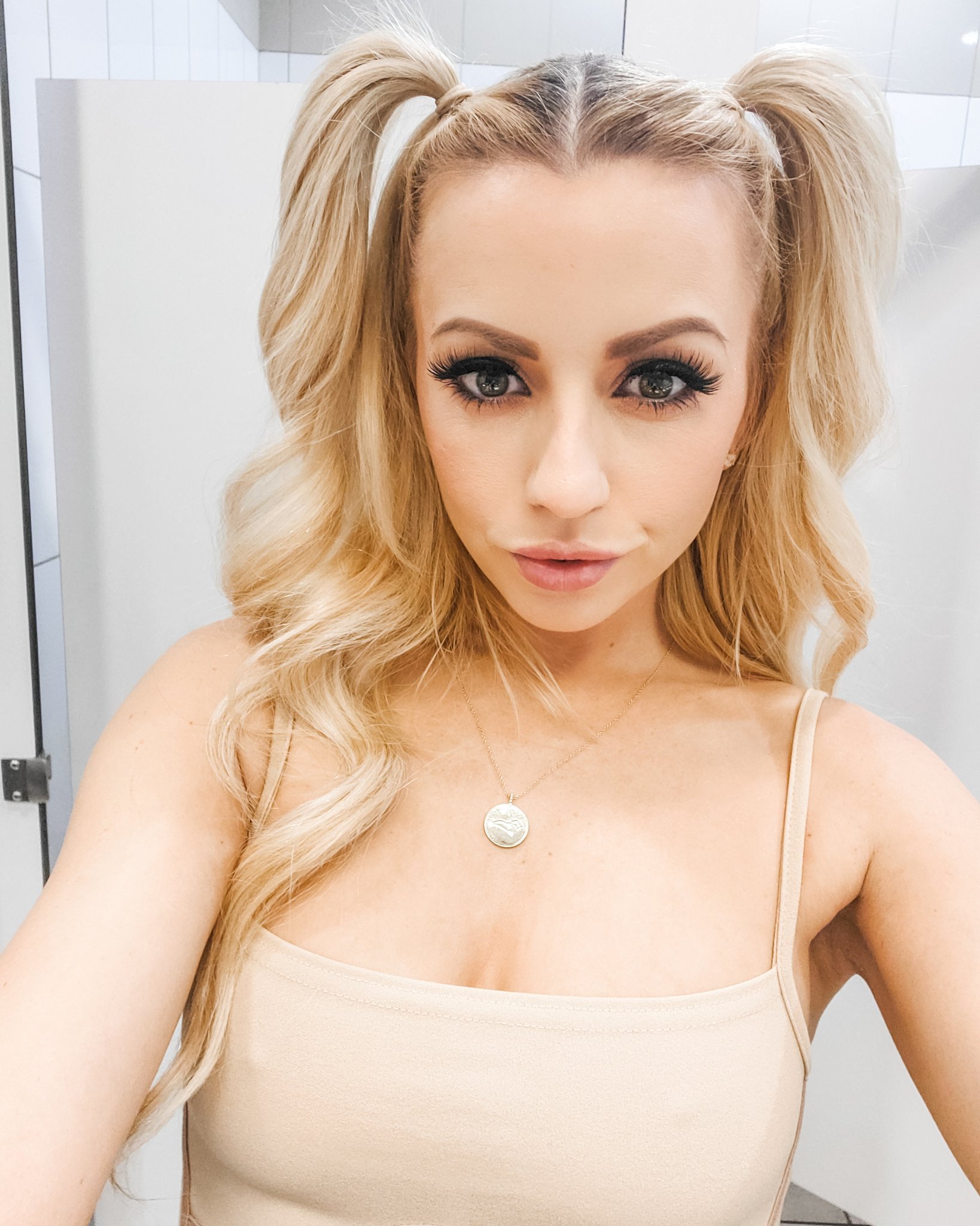 Lexi Belle on Twitter.