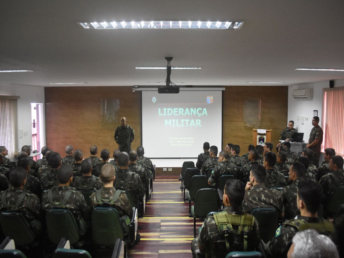 cmlexercito's tweet photo. 11º Batalhão de Infantaria de Montanha (11º BI Mth) realiza formatura que iniciou o Curso Básico de Montanhismo, com oficiais e sargentos de carreira do @exercitooficial @marmilbr e da @pcmgoficial #11bimth #cml_eb Confira matéria 👉https://t.co/SkvyUFNtJX https://t.co/NxHaZH6zSp