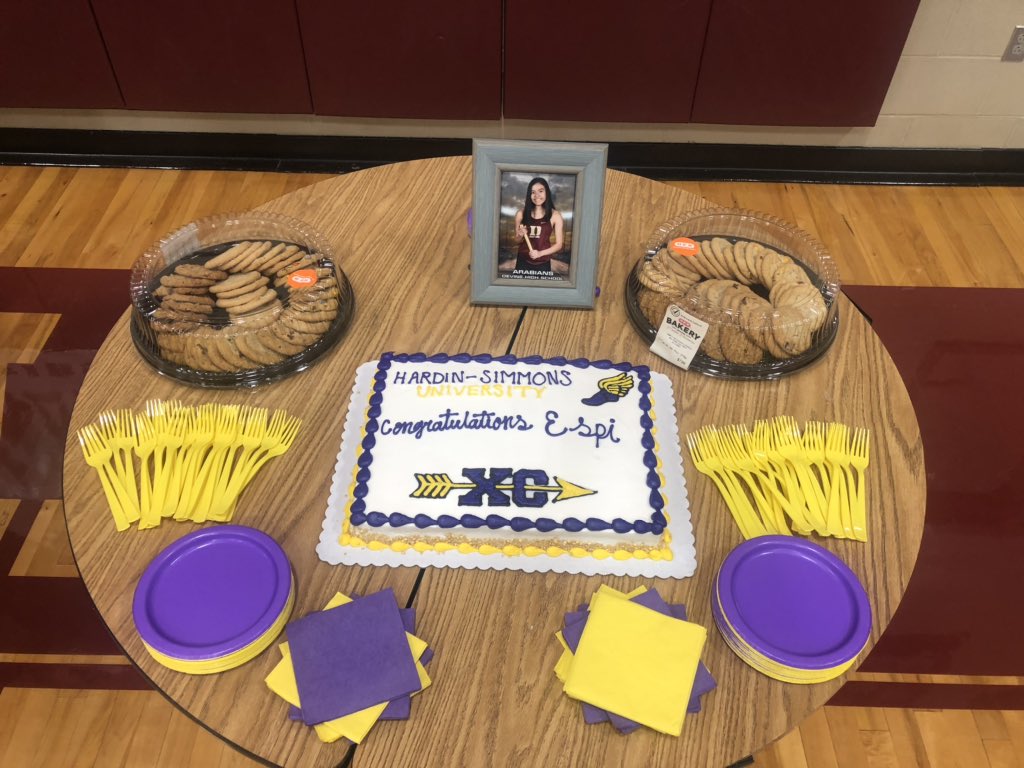 Congratulations to Espi Mendoza for committing to run Cross Country and Track at Hardin-Simmons University! We are so proud of you and wish you the best of luck!!