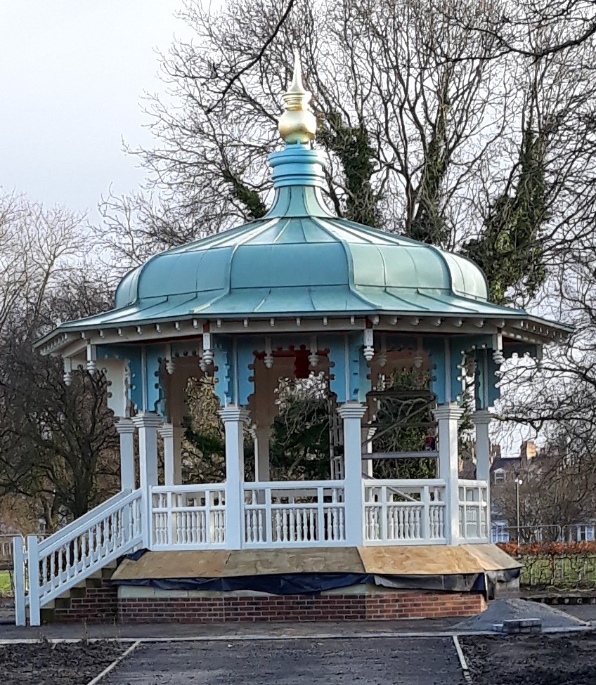 pearsonparkhull's tweet photo. The new banstand🎵roof is looking good! More in the latest restoration works @pearsonparknlhf🌳 update #exciting #restoration https://t.co/YTMZT7yo8P