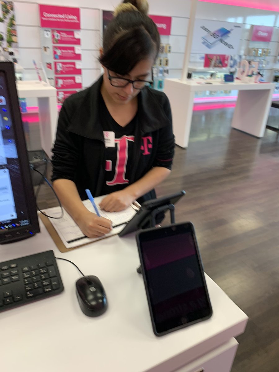 Gabby working hard for our customer. Our Customer’s even say so with our NPS/SME 
#CustomerObsessed #MagentaService #Gilroy