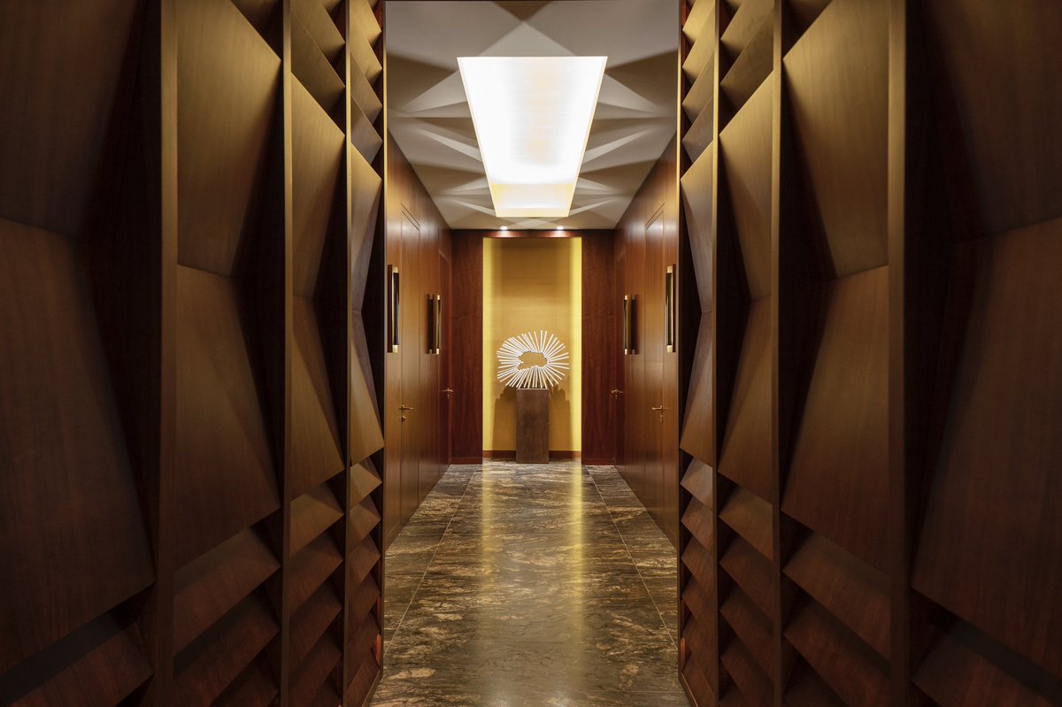 With gorgeous lighting designed by Foco Luz e Desenho, the Four Seasons Hotel in São Paulo features all materials, finishes and products sourced nationally in Brazil. Their LD has won the 2019 LIT Category Award for #HotelandRestaurantLighting! #LITdesignawards #FocoLuzeDesenho