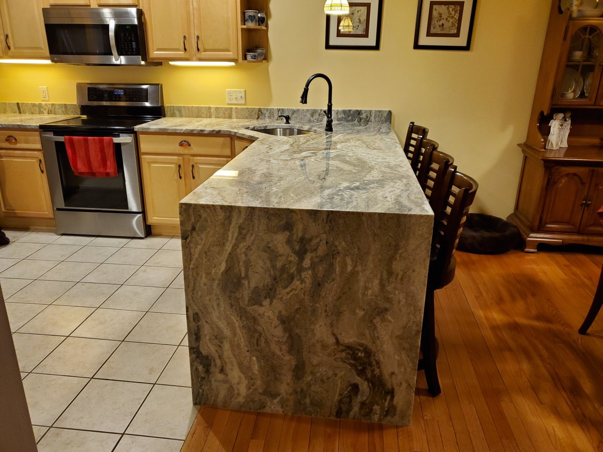 LighthouseMarb1's tweet photo. Completed job in Leominster, MA. Looks great! Check out the Waterfall Peninsula!
#waterfalledge #granite #fantasybrown #marble #kitchencounters #kitchendesign #countertops https://t.co/iUfGEuoDyu