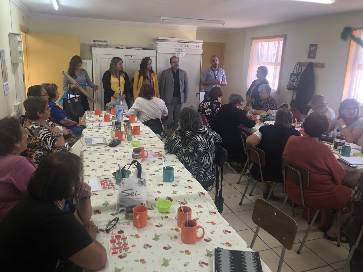 senamavalpo's tweet photo. Junto a profesionales de @MDSValparaiso llevando a caso un nuevo #DiálogoCiudadano junto al CAM “Amigos de la Concepción” de Viña del Mar, donde nos manifestaron su experiencia, visión del #ChileQueQueremos y la construcción de la agenda social del Gobierno 🇨🇱 https://t.co/5ps4hGaaTI