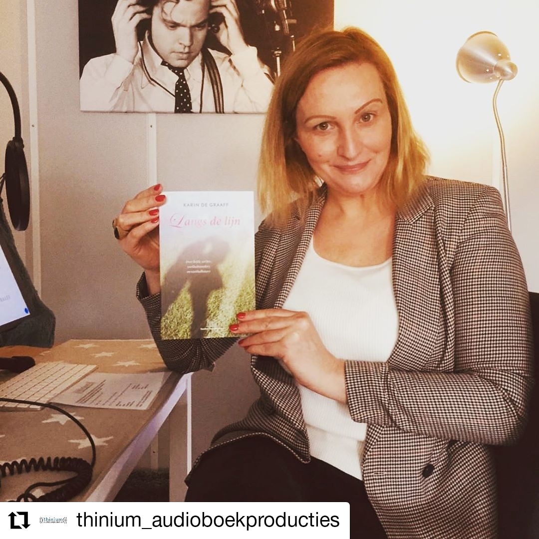 karindegraaffff's tweet photo. Hoe tof?! Langs de lijn wordt een #audioboek!!! Heel blij met #voetbalmoeder Donna Vrijhof die mijn roman voor gaat lezen
@thiniumnl
🎧 & ⚽️
#audioboek #luisterboek #thinium #luisterboekenliefde #studiotime #luisterenisooklezen #voorlezen #studiolife #luisteren #lindandco https://t.co/6ZClddaaRg