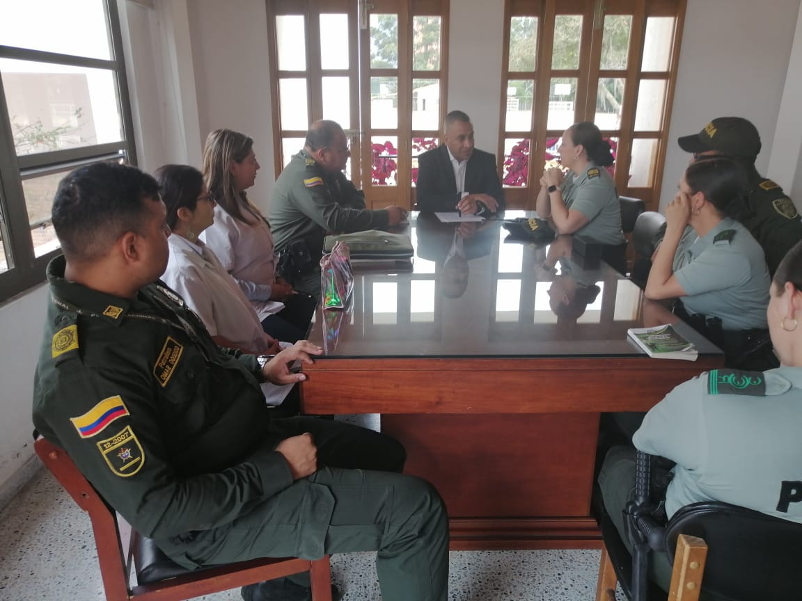AnglicaMarinaD1's tweet photo. La Estrella, en el colegio @luisamigocol se llevó a cabo la capacitación del Código Nacional de Seguridad y Convivencia Ciudadana, fortaleciendo principios y valores de los jóvenes en este centro Educativo. #ESCER @EducacionPonal https://t.co/jpwN7eYRIE