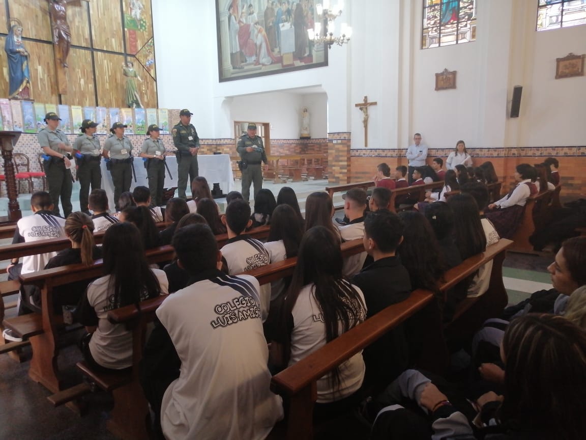 AnglicaMarinaD1's tweet photo. La Estrella, en el colegio @luisamigocol se llevó a cabo la capacitación del Código Nacional de Seguridad y Convivencia Ciudadana, fortaleciendo principios y valores de los jóvenes en este centro Educativo. #ESCER @EducacionPonal https://t.co/jpwN7eYRIE