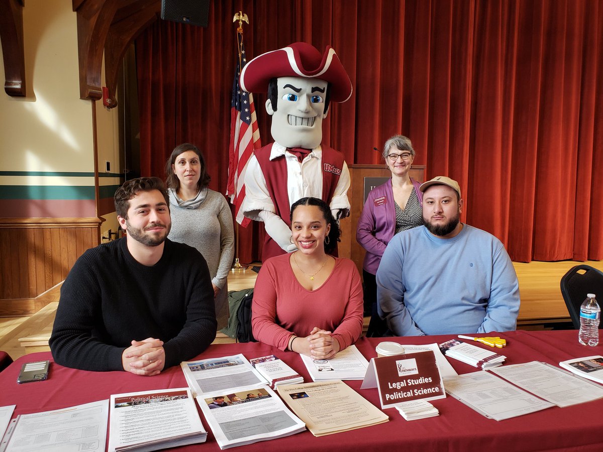 umasspolsci's tweet photo. Our staff are always here to if you have questions about the department!! We love a helpful and informed staff 😃😘 https://t.co/Tn7Z4blGID