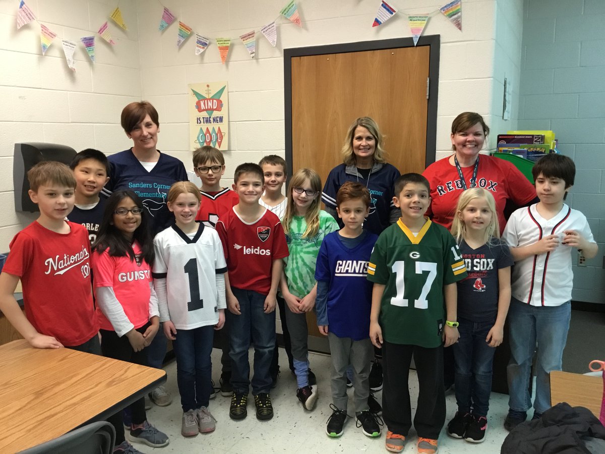 SandersCornerES's tweet photo. Team Kindness!! #RandomActsofKindnessWeek @AmandaUhry3rd @3rdAbbot #SCES20 https://t.co/45q3bBBuvG