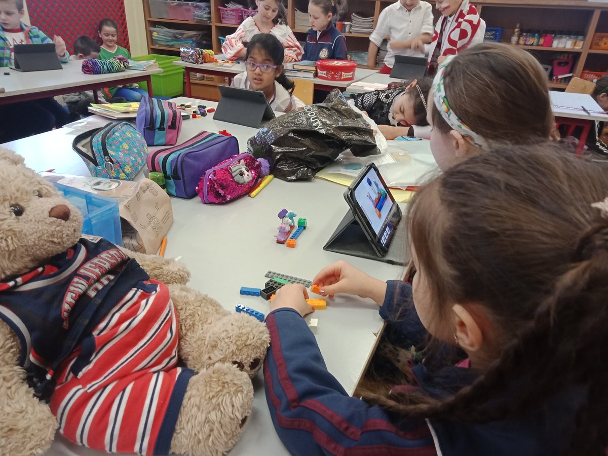 SIRoom13's tweet photo. Lots of fun today. Well done to everyone on a great Cultural Diversity Day. Have a great midterm! #GlobalEdTed https://t.co/xXGhi3Dsig