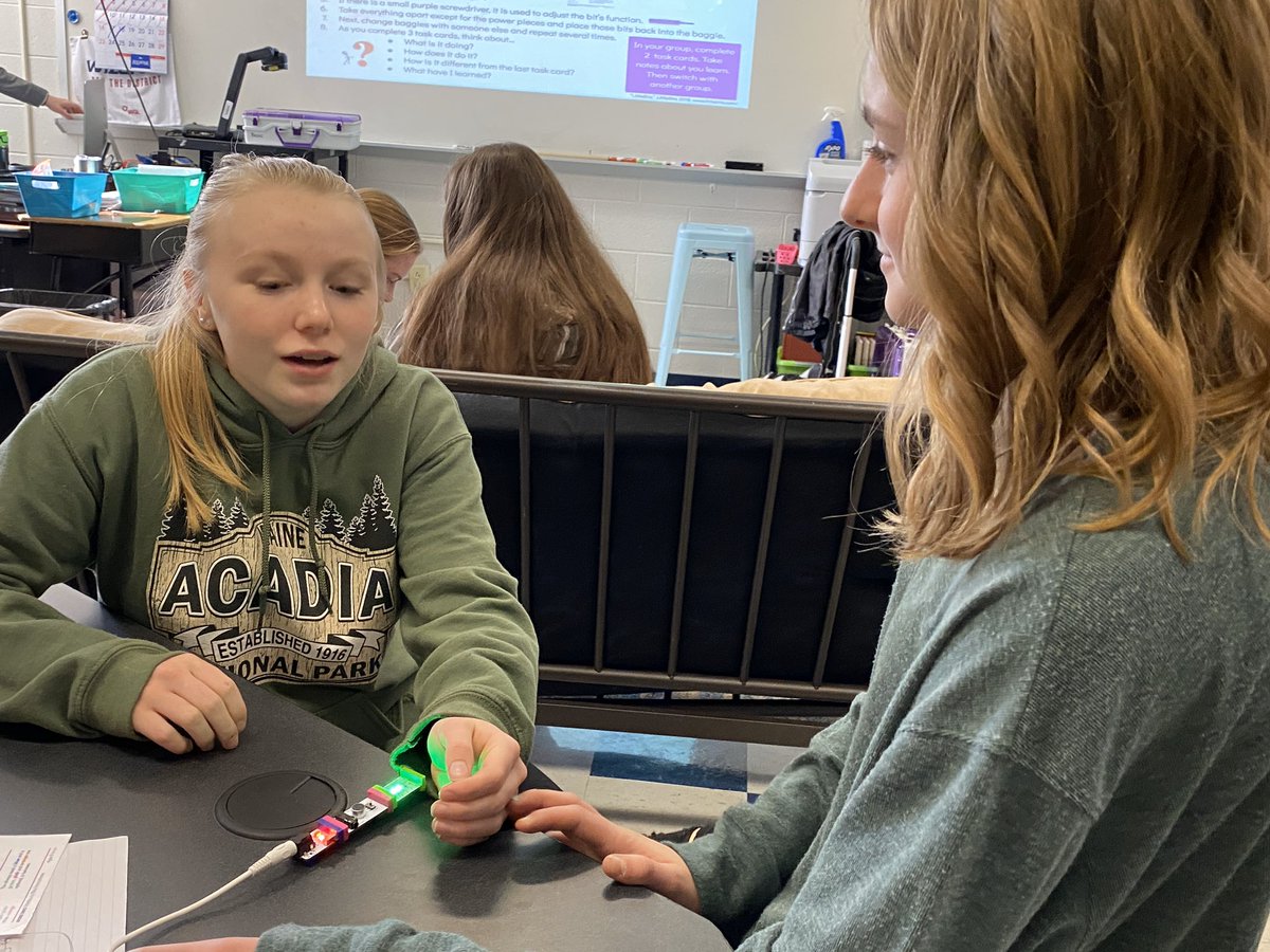 EMSMakerSpace's tweet photo. STEM Academy explores Little Bit circuits. @Jen4TechEd @regnessa @ElktonMiddle @EMSPOWERHOUSE @bradsaylor  @rockingedutech https://t.co/m5MjFx8wuK