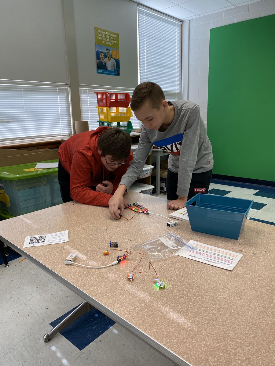 EMSMakerSpace's tweet photo. STEM Academy explores Little Bit circuits. @Jen4TechEd @regnessa @ElktonMiddle @EMSPOWERHOUSE @bradsaylor  @rockingedutech https://t.co/m5MjFx8wuK