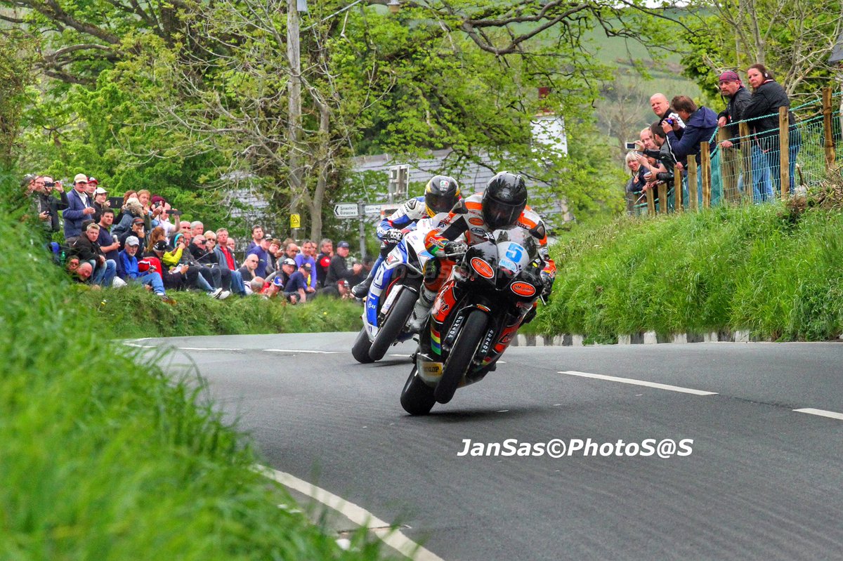 ttman100's tweet photo. #WheelieWednesday @bruce_anstey @tinkerbell0164 @guymartinracing @PadgettsRacing1 @WhyArai @agv_uk @ScottLeathers1 @dainese @red_torpedo @CanonNederland @LivingRoadRaces #iomtt2013 #iomttraces #isleofmantt #isleofmanttraces #PhotoSaS #Barregarrow https://t.co/9SQP5DAa2M