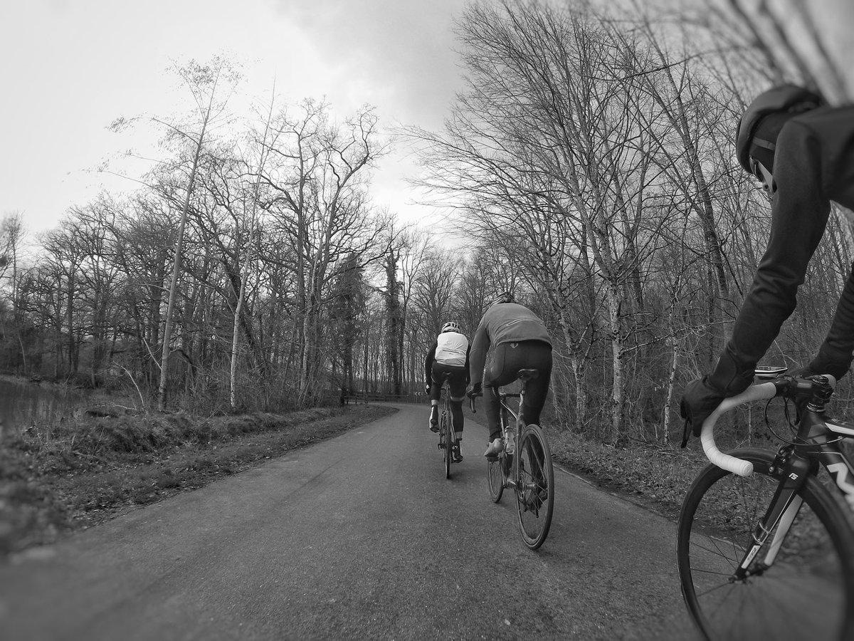 manudesrafa_l's tweet photo. Encore un ride venteux 💨 cet aprèm pour le Team Rafa’L... @CastelliCycling @ShimanoROAD @GarminFrance @ScottSportsFR #rafalsocks #rafal #sockgame #cyclingsocks #leteamrafal #castellicycling #castellifrance #garmin #scott #shimano #duraace #maxwheel #2k20 #neverstopcycling https://t.co/SJhXOgDqdl