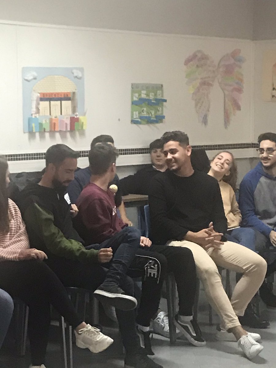 aileon25's tweet photo. Hoy hemos inaugurado #OEUMA y hemos presentado el reto de diseñar actividades educativas para alumn@s de @CEIPLOSREMEDIOS que vendrán a la facultad. Integraremos dos asignaturas: Organización y Didàctica #dgprimuma Con ilusión comenzamos el cuatrimestre 😬 https://t.co/WTt5u5POSu