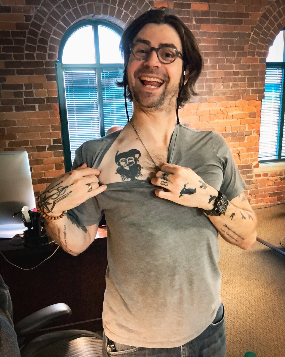 ShadowboxLive's tweet photo. We thank Robbie for his kind “jester” of sharing his tattoo with us!  We’ll be back soon with more #MetaInk!

#TattoosInTheatre #BodyArt #RockNRoll #ShadowboxLive https://t.co/2LDSIxgnGr