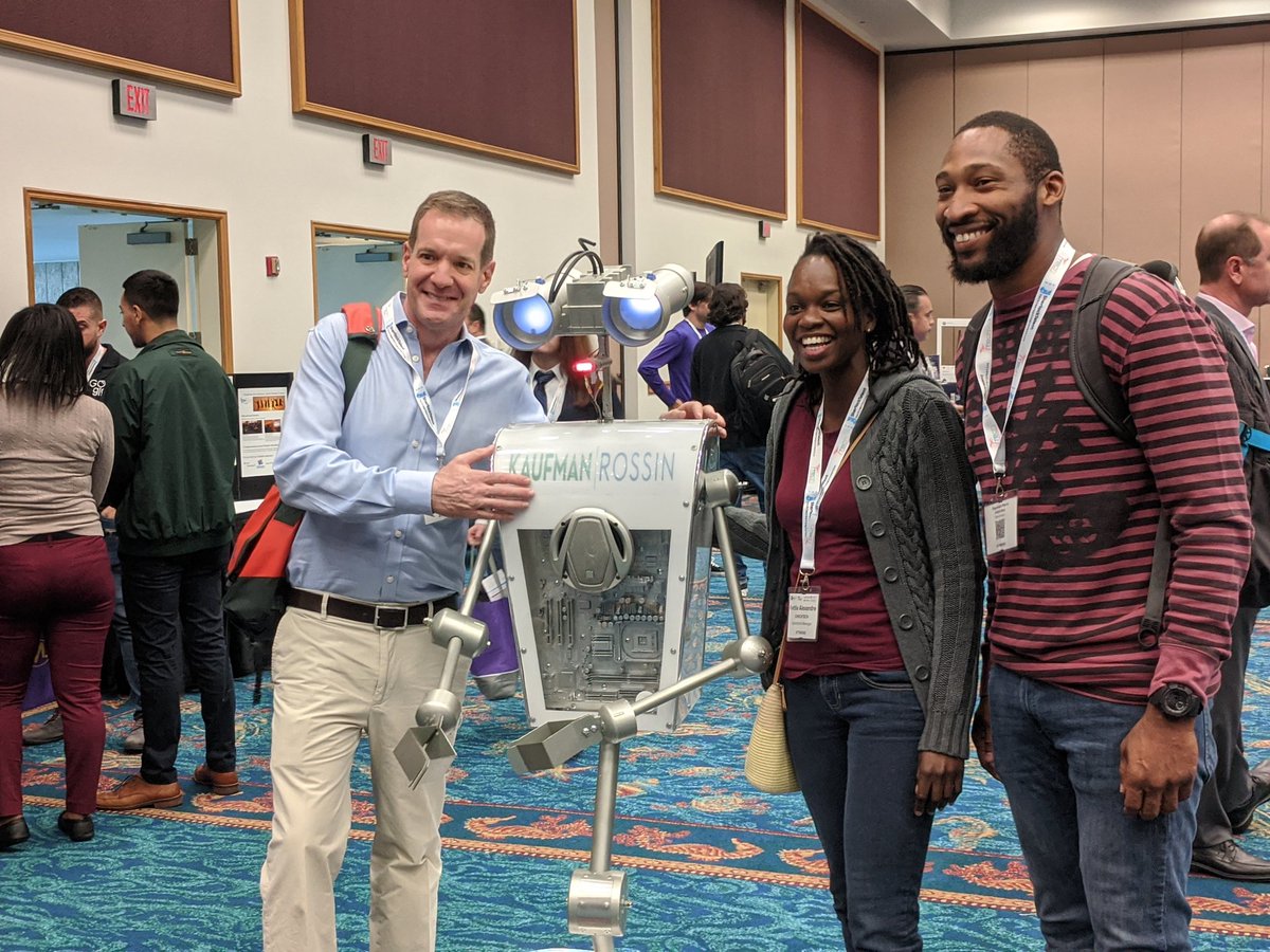 floridarobotics's tweet image. Love my new friends! #floridarobotics #interactiverobots #tradeshows #events #futuristic