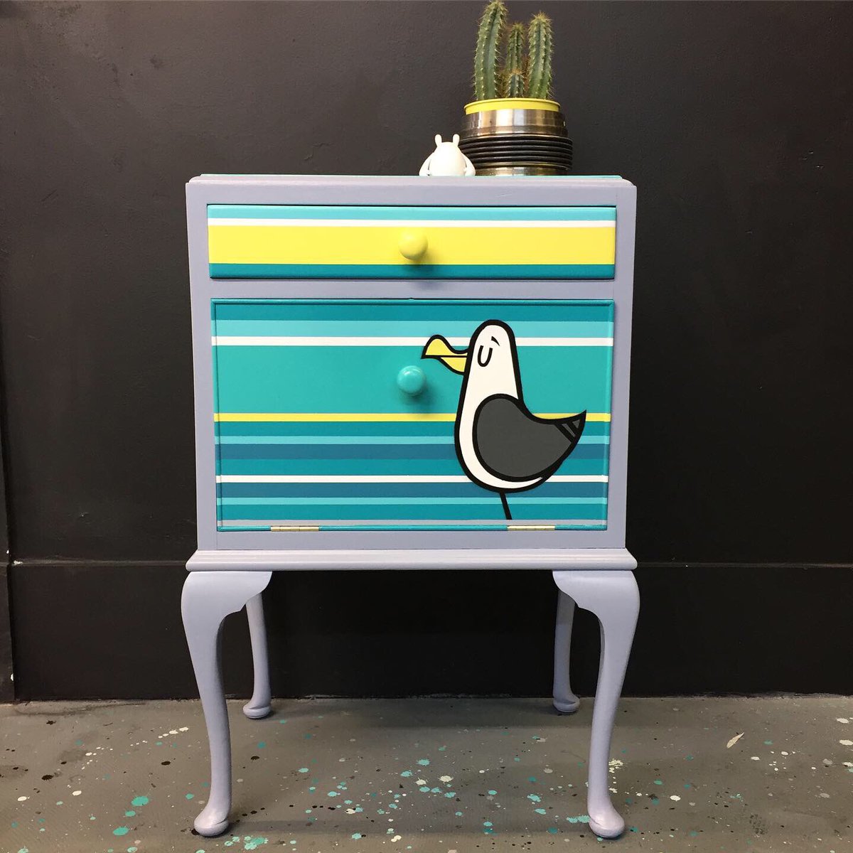FkFark's tweet photo. SPRAYPAINT ON CABINET. UNIQUE. #stencil #paint #artfurniture #seagull #stripe #radinthehad #beteo #southsea https://t.co/Fvo4QvefkC