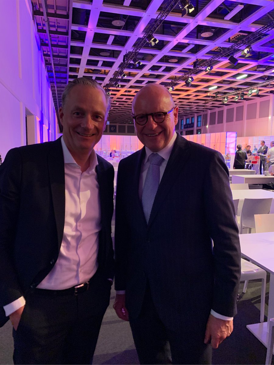 VdWRW's tweet photo. #Bauherrenpreis 2020 auf der #bautec verliehen - 11 Preise von #Modernisierung bis zur #Quartiersentwicklung. Wir gratulieren allen Gewinnern und freuen uns, dass unser Mitglied die #GAG Köln ausgezeichnet worden ist. @GdWWohnen @staedtetag @BDABund Mehr: https://t.co/YNZdcmdiLl https://t.co/NPAsg0dypR