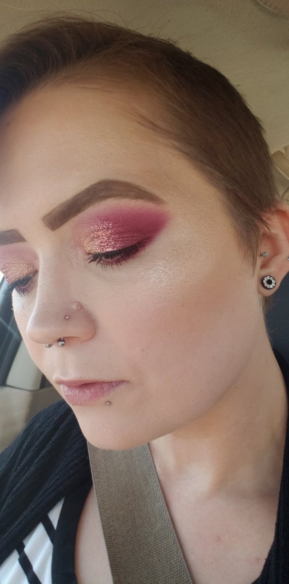 GreenEyedVelvet's tweet photo. I keep reaching for my @TatiBEAUTY @GlamLifeGuru #texturedneutrals palette. Seriously can not recommend this enough, all the colors blend so beautifully and the stories can be worn alone or together. Today's look is using Poet and Aura. https://t.co/y62gKIMSxw