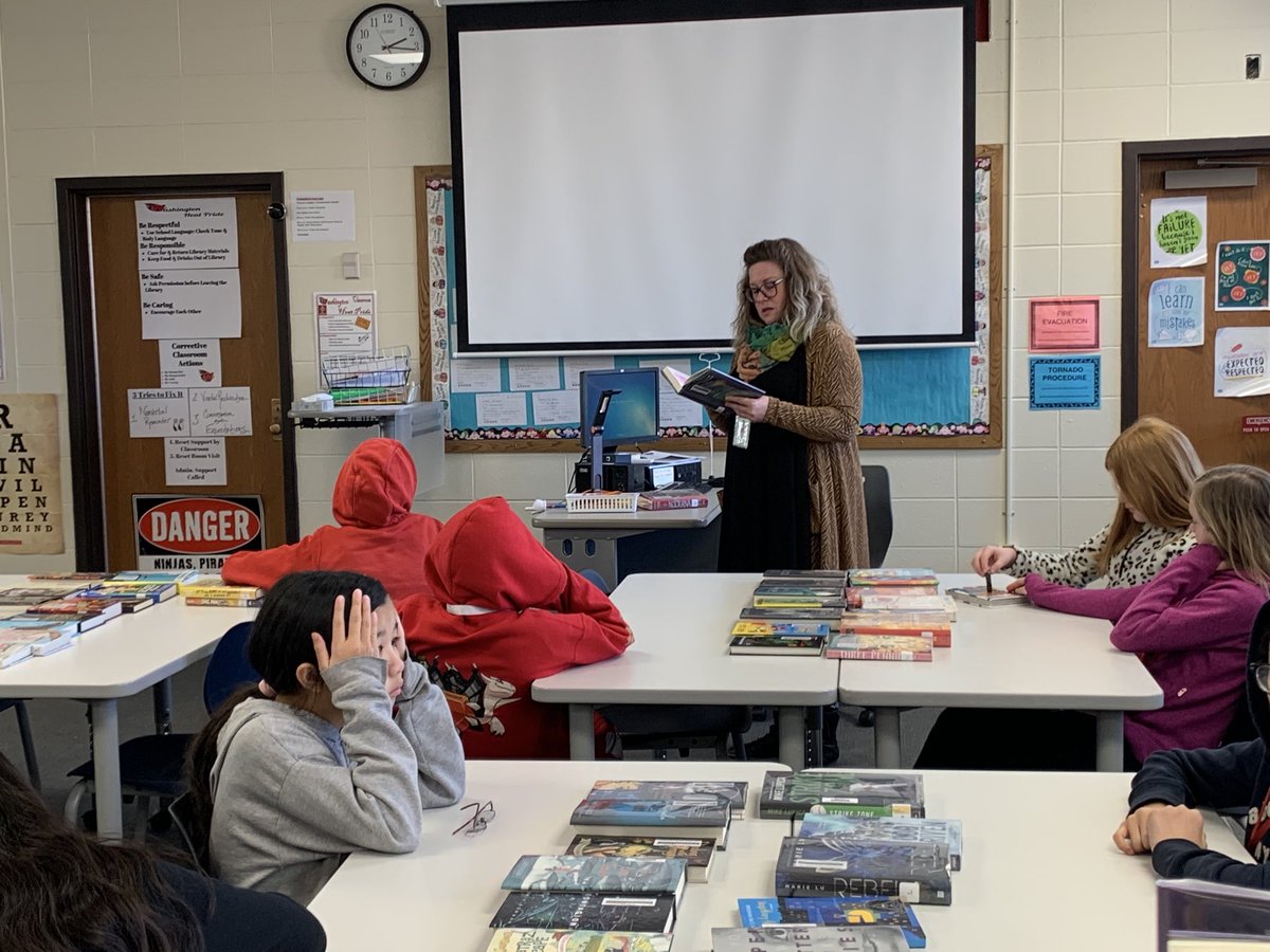 ⁦<a href="/GBWashingtonMS/">GB Washington Middle</a>⁩ inspiring readers. ⁦<a href="/greenbayschools/">greenbayschools</a>⁩ #principalsinaction #proudprincipal