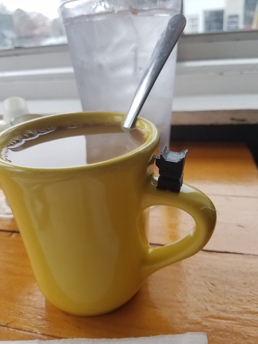 cak_attack's tweet image. I have recently "adopted" a 3d printed cat.  His name is mushroom. I have been taking pics of the little guy.  This will be an ongoing documentation of mushrooms adventures.