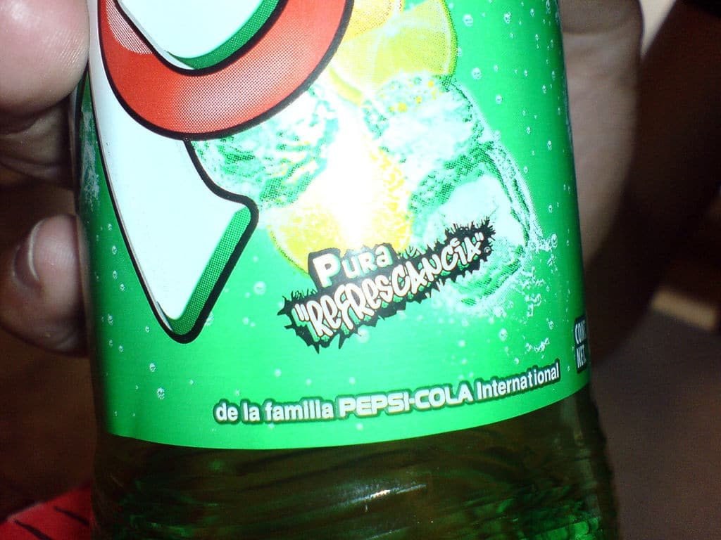 samview_'s tweet photo. Hola @RAEinforma me gustaría saber si la palabra "refrescancia" de esta publicidad es correcta, ya que no aparece esta conjugación del verbo recogida en la RAE. 

Muchas gracias. #dudaRAE https://t.co/52nEtBTLWD