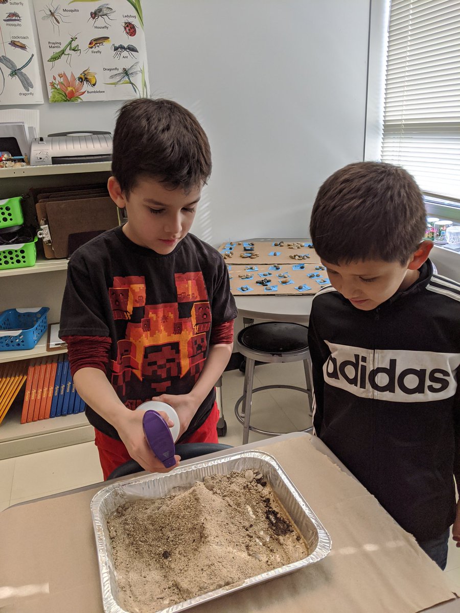 MurrinVeronika's tweet photo. Second grade scientists experimenting to answer the question: What has the power to change the shape of the land on Earth? @VV_Voyagers #viewourstory #enjoytheview https://t.co/uamYXu2YLt