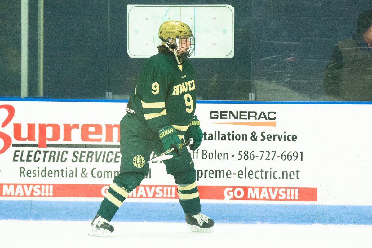 HowellVHockey's tweet photo. Highlander Varsity Hockey celebrates Senior #9 Andrew Mitter @HHSSection @HowellAthletics @HowellMISchools @ArrickSports @SeanPBali @BillKhan @MichHSHockey https://t.co/hkzfCYWIGV