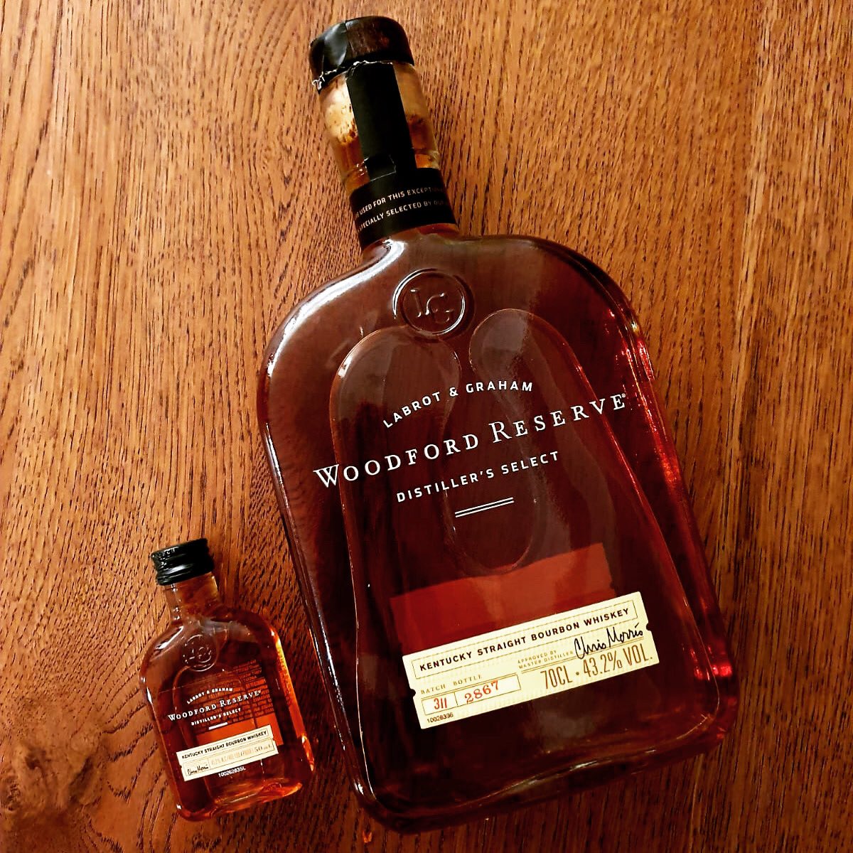 BourbonGents's tweet photo. Woodford Reserve - our recommended introduction for the bourbon beginner. There is even a pocket sized version to begin the journey #bourbon #whiskey #woodfordreserve #labrotandgraham #distillersselect #straight #kentucky #bourbongents https://t.co/LjRQRbjFFO