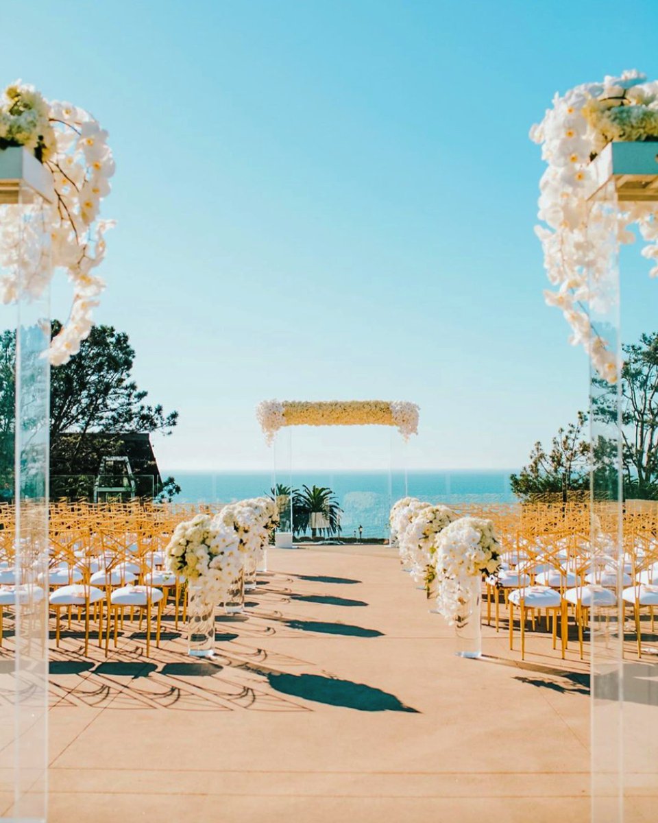 Something beautiful is on the horizon ✨ #laubergedelmar 📸: @pacificeventproductions laubergedelmar.com/weddings/