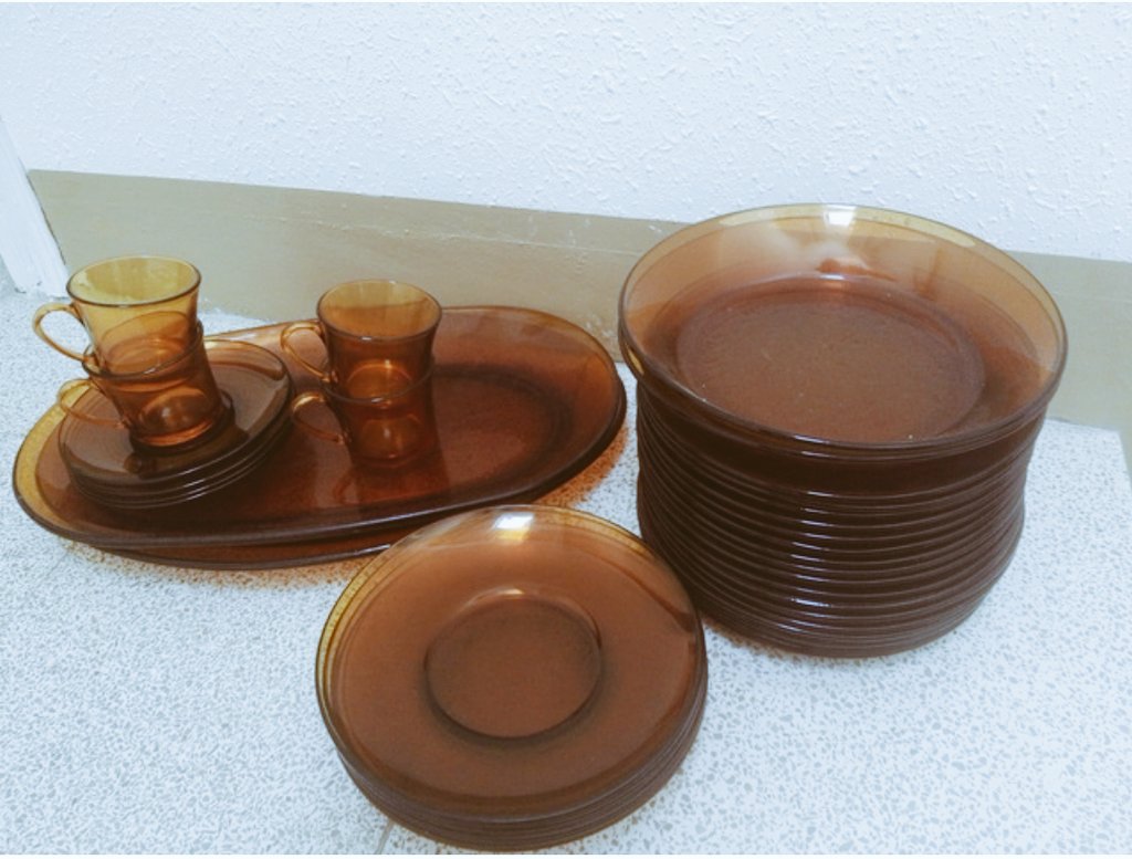 Malhellfica's tweet image. ¿Vosotros también conocéis a alguien que tenga esta vajilla?