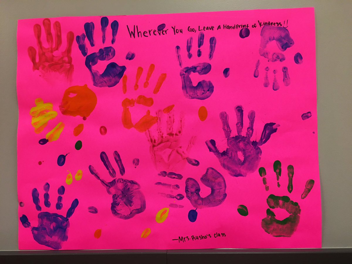 EWAMAcounselor's tweet photo. Spreading kindness on the walls of our Middle Academy! #EWArakweek2020 #WeB4MeEWA #RandomActsofKindnessWeek https://t.co/bd2oewQmIR