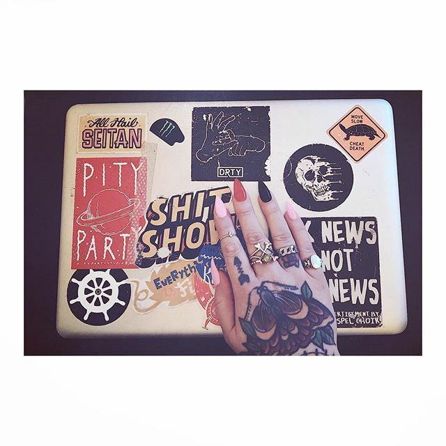 _AuntEl's tweet photo. ... OUT OF OFFICE ON ...
.
.
.
.
.
#outofoffice #holidaytime #nfsco #nfs #drty #foxnewsisnotrealnews #applemac #macbook #design #stickeraddict #handtattoo #girlswithtattoos #neotrad #stilettonails #newnails #skull #pityparty #shitshow #itsthewayforwards https://t.co/h8hyYtUzJ3 https://t.co/hZTo48P5NR
