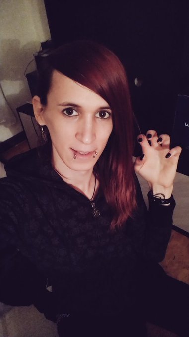 Last RAWR selfie i took yesterday when i still had piercings Q_Q https://t.co/MMLap7nPxg<a href="/tag/mvsales"class="tags"><span>#mvsales</span></a><a href="/tag/mvtrans"class="tags"><span>#mvtrans</span></a>