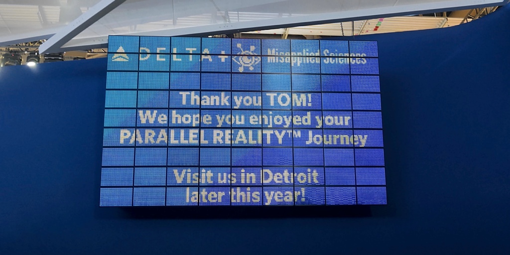 TechforTravelUK's tweet photo. Delta’s Airport of the Future is built on a Parallel Reality™️ Display....and it is mind-blowingly brilliant!
https://t.co/JTF8IK3ym8
#tech #travel #Delta #ParallelReality #MisAppliedSciences https://t.co/6hL4TxgF0t