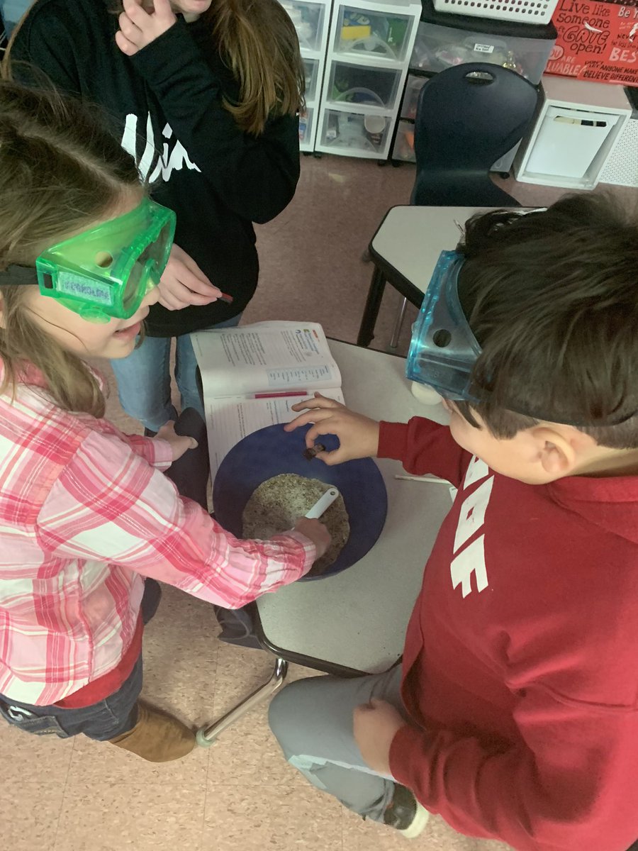 TeamMontgomery4's tweet photo. Exploring how to separate mixtures! Magnets, sieves, and evaporation all helped in different ways. #isdstrong #3tepride #isd5thgrade #isdscience https://t.co/HT6boGnFHY