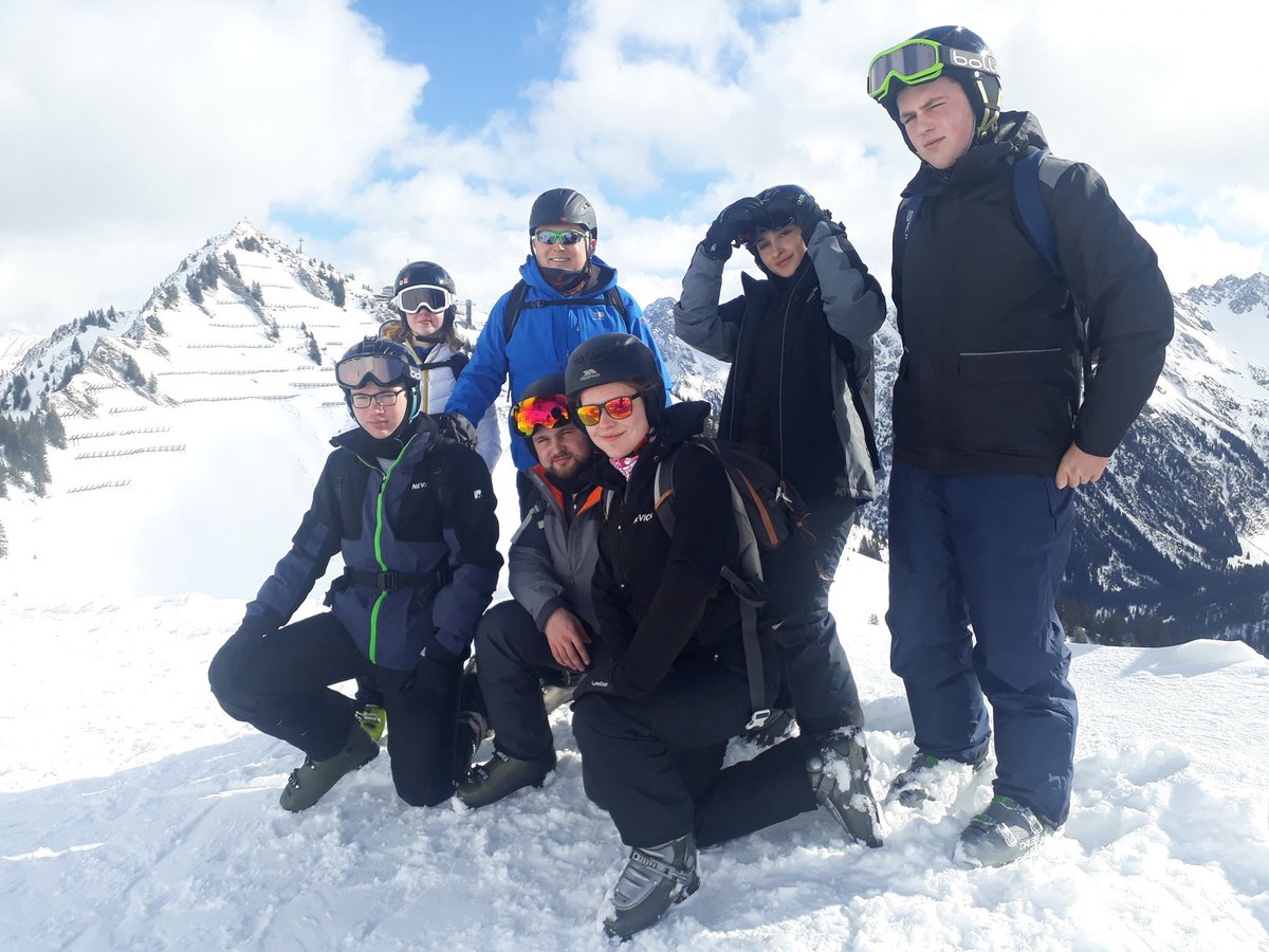 CoyCadet's tweet photo. Currently on a CCAT skiing course based in Bavaria, though skiing over the border in Austria, 53 CFAV and 16 year + cadets doing three courses, SF 1 for those with little or no skiing experience, ISC for those with some experience and finally for the hardened few SF2! https://t.co/QhWE99nDsn