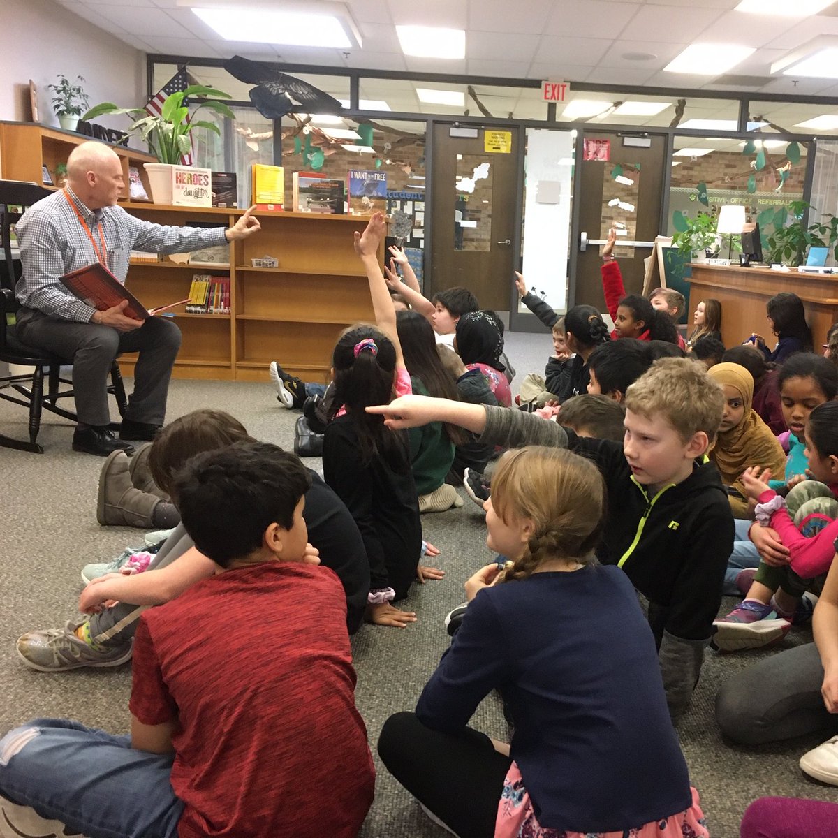 Principal @jnepsund_VVelem engaged PreK-5th grade students with fun interactive read-alouds to show that he, too, is Wild about Reading! #ilovetoreadmonth #wearevistaview @ISD191