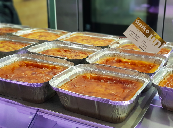 TiendasUniko's tweet photo. ¿Ritmo de vida ajetreado? Todo el día haciendo cosas, con obligaciones... Para cuando no le apetezca #cocinar en Úniko dispone de la mejor #comida casera para #llevar, paellas, albondigas de #buey, #menestra de verduras, #lasaña y sin faltar #tartas de queso, de la abuela... 🍰 https://t.co/SS4VDRKqoN